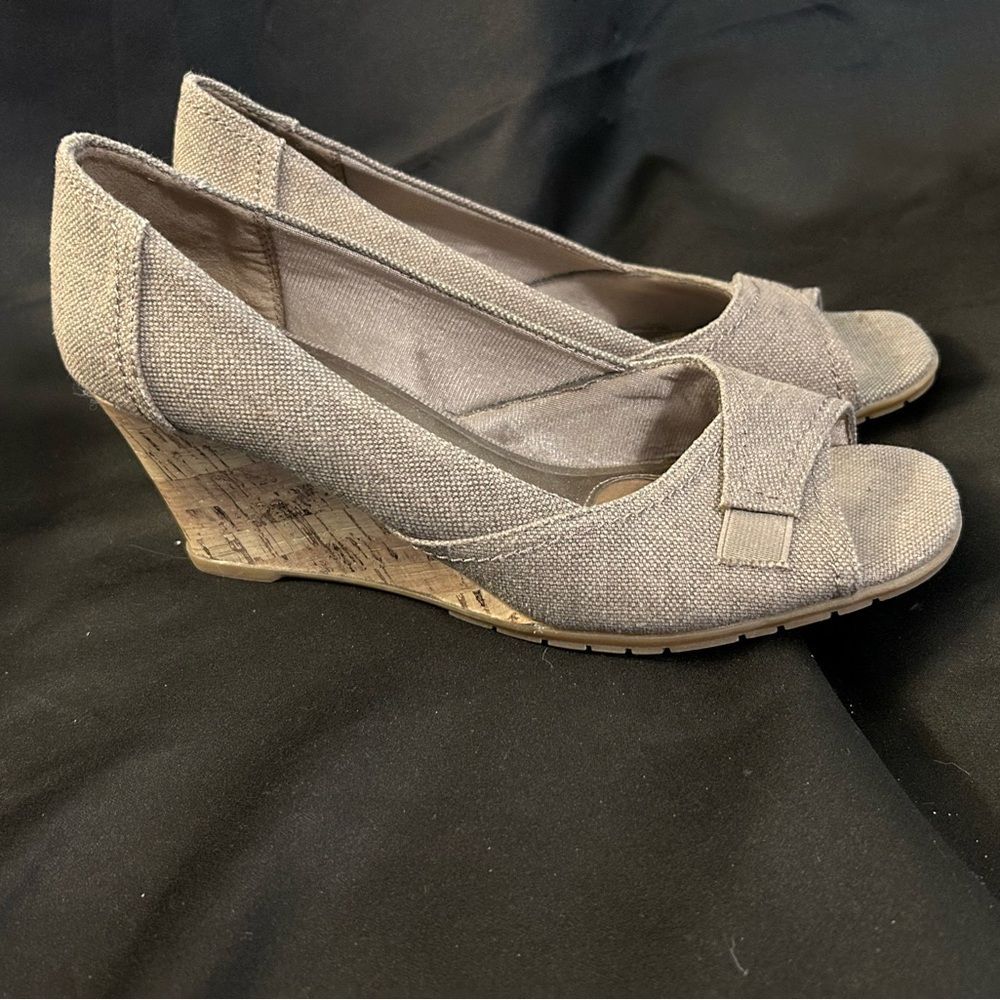 Life Stride Velocity Khaki Canvas memory foam 3” Cork Wedge Heel Shoes Size 11